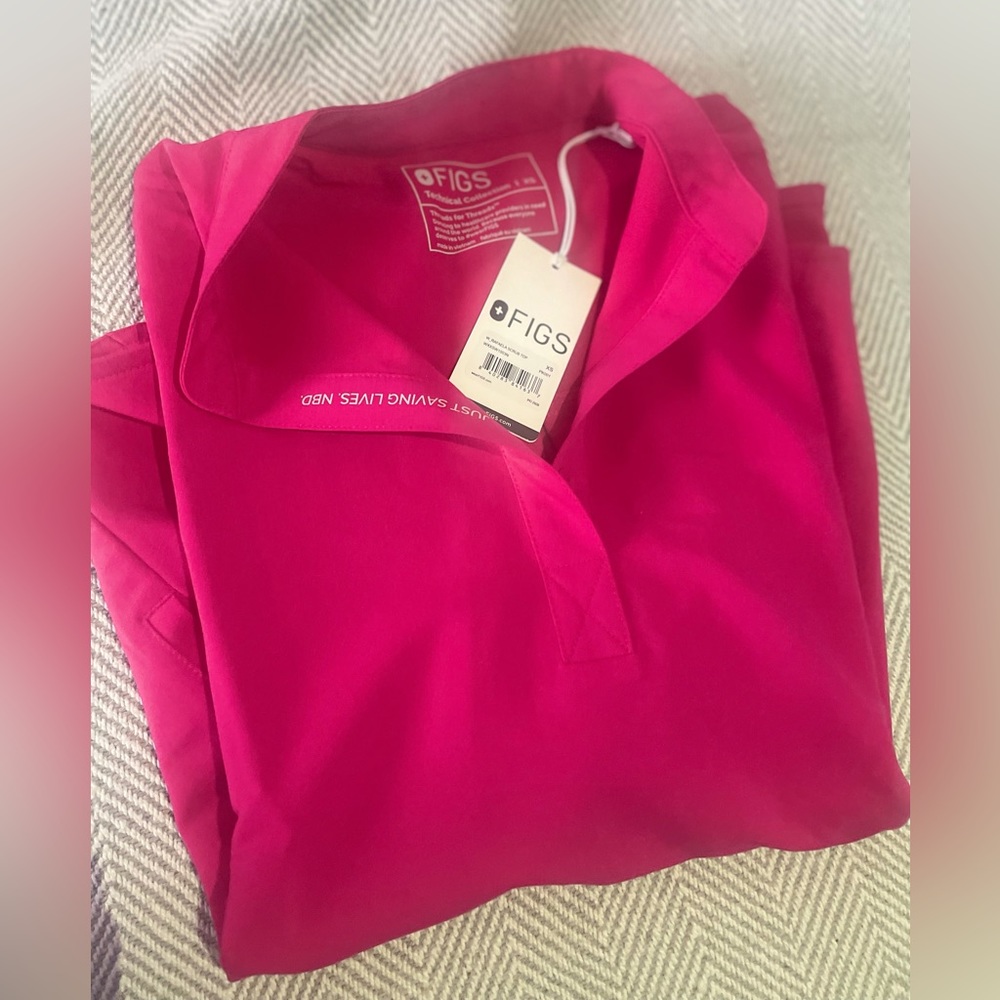 New with tags Ultra rose 🌹. (Pink) Figs scrub top